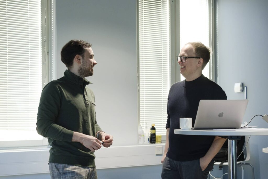 Mitä startup tarkoittaa käytännössä – keskustelu startup- ja kasvuyritysympäristössä Crazy Townissa.